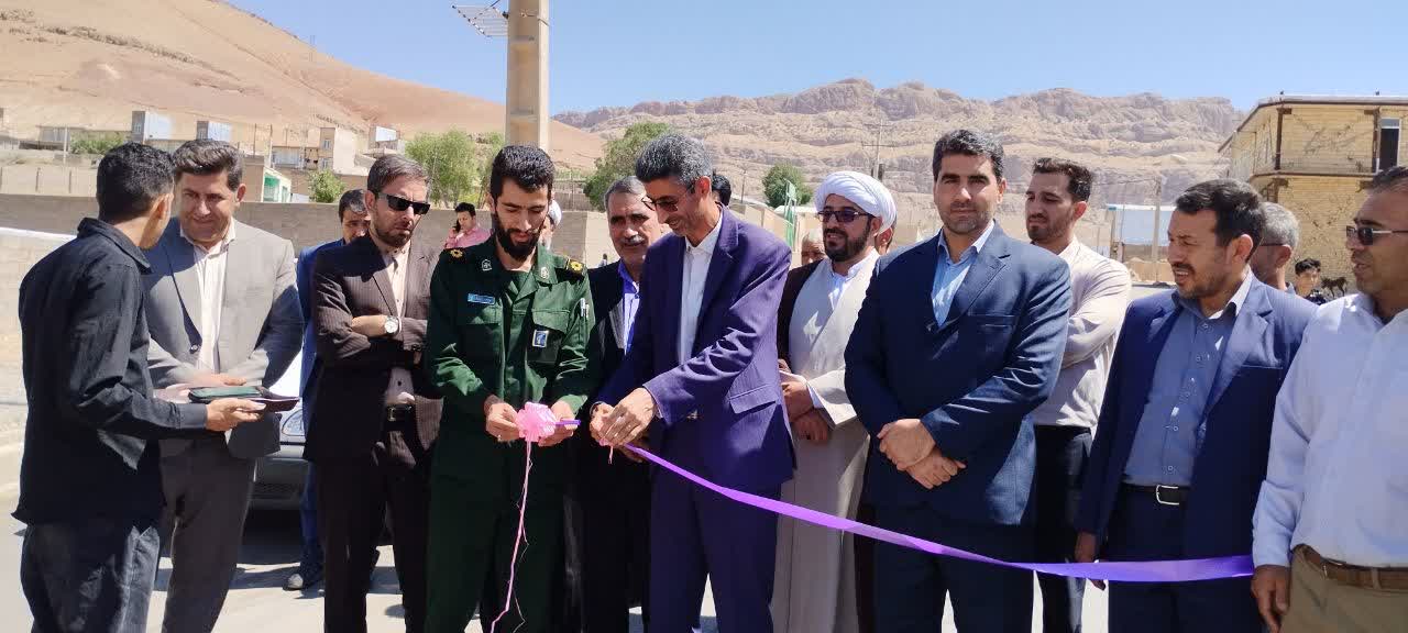 اجرای عملیات آسفالت معابر عمومی روستای کهریز وروشت از توابع بخش اتیوند