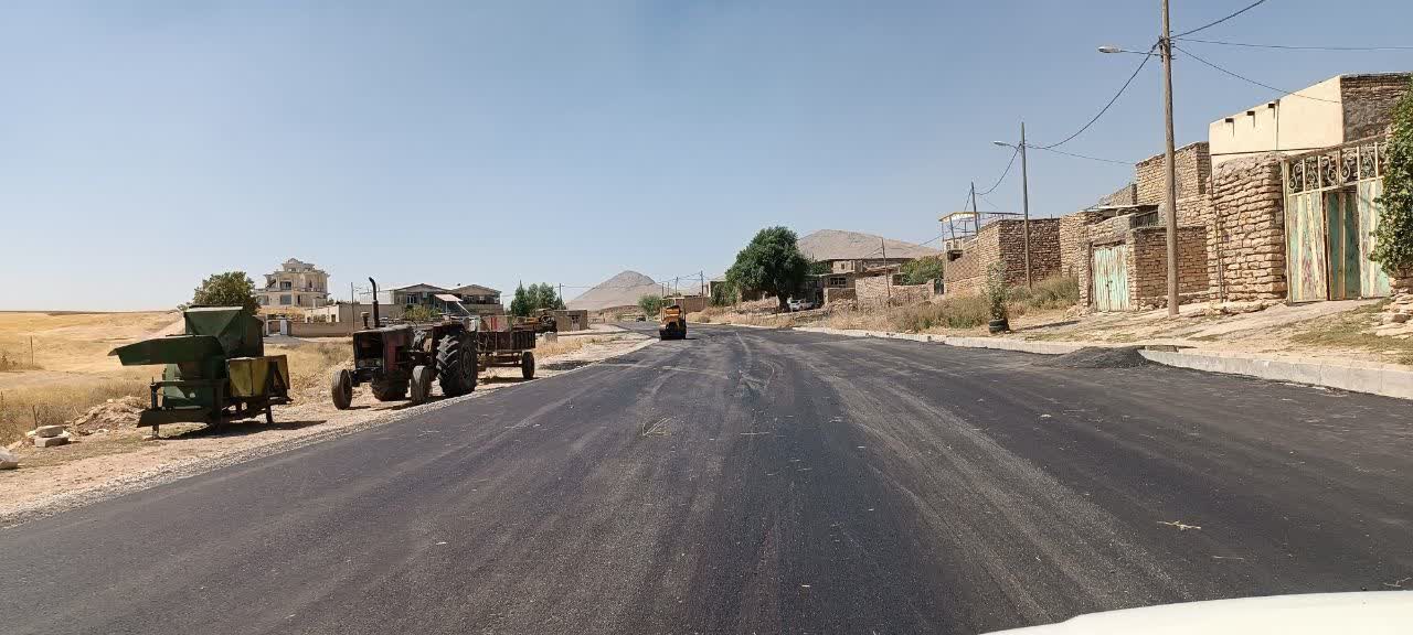 اجرای عملیات آسفالت معابر عمومی روستای حاجی آباد نورعلی از توابع بخش مرکزی.